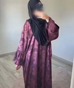 Abaya “Fleur d’Élégance” – Détails floraux et manches tulipes